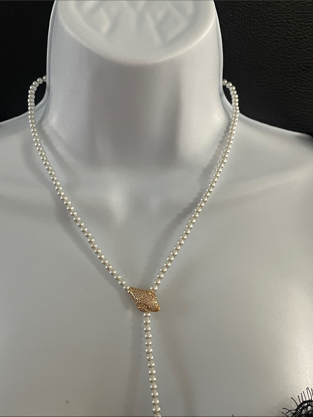 Elegant Pearl Lariat Necklace with Gold Accent snake